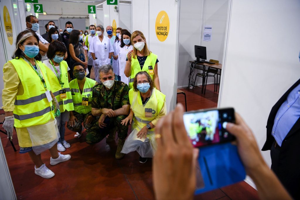  Ser voluntário em tempo de pandemia é (também) estar na linha da frente - Jornal do Centro