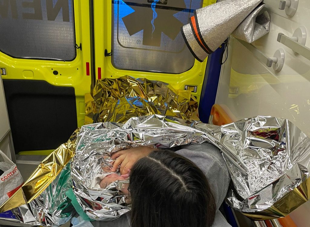  Bombeiros Voluntários de Viseu iam socorrer grávida e acabaram a fazer um parto - Jornal do Centro