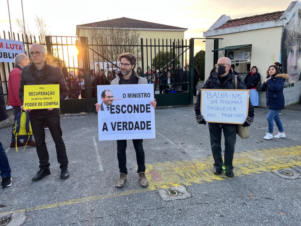  Professores do Agrupamento de Escolas do Viso em greve - Jornal do Centro