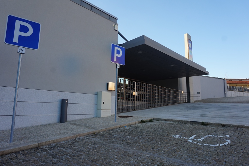  Criança de três anos esquecida em autocarro escolar em Cinfães - Jornal do Centro