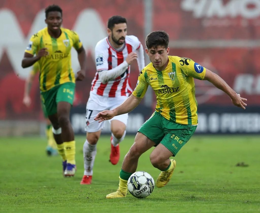  CD Tondela: Avançado venezuelano Matias Lacava deixa o clube - Jornal do Centro