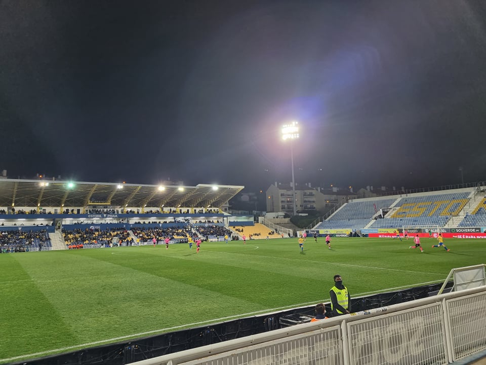  Tondela perde com o Estoril nos minutos finais - Jornal do Centro
