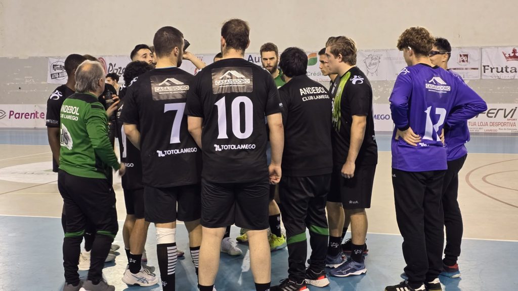  Andebol Club de Lamego vence e sobe ao terceiro lugar - Jornal do Centro