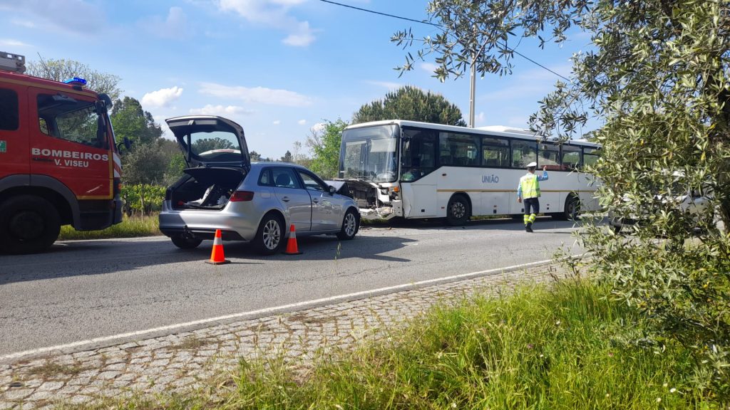  Trânsito cortado na N229 devido a acidente - Jornal do Centro