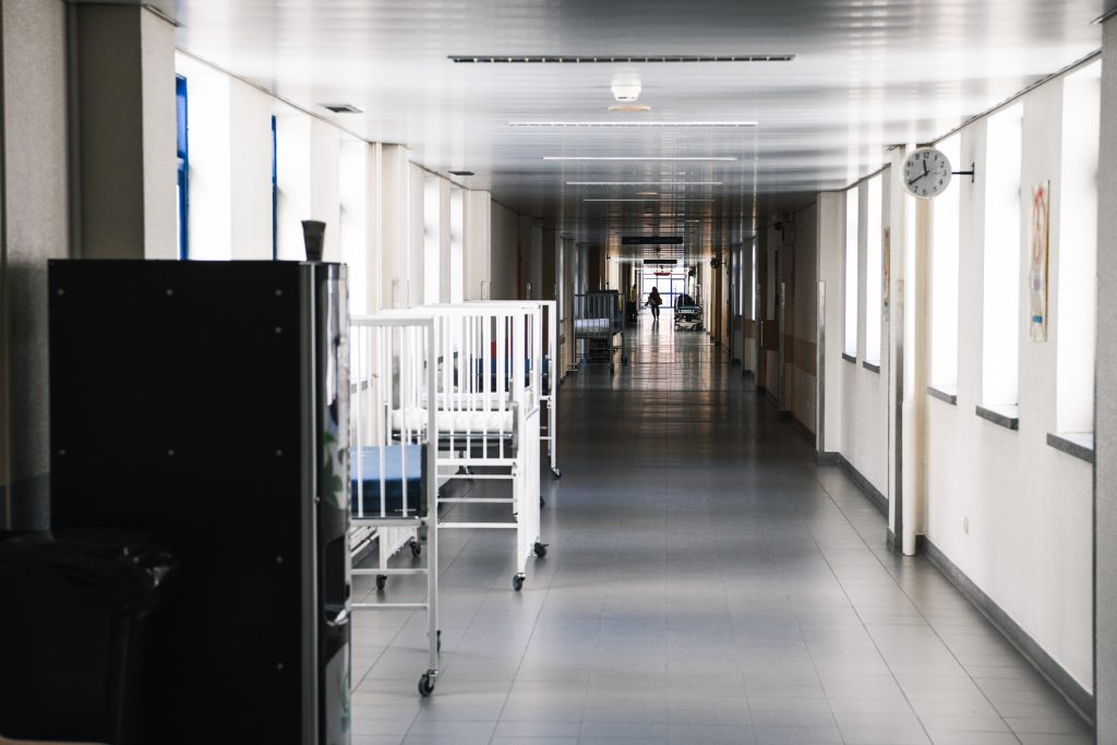  SNS: Medicina interna é a especialidade com mais vagas no concurso para médicos - Jornal do Centro