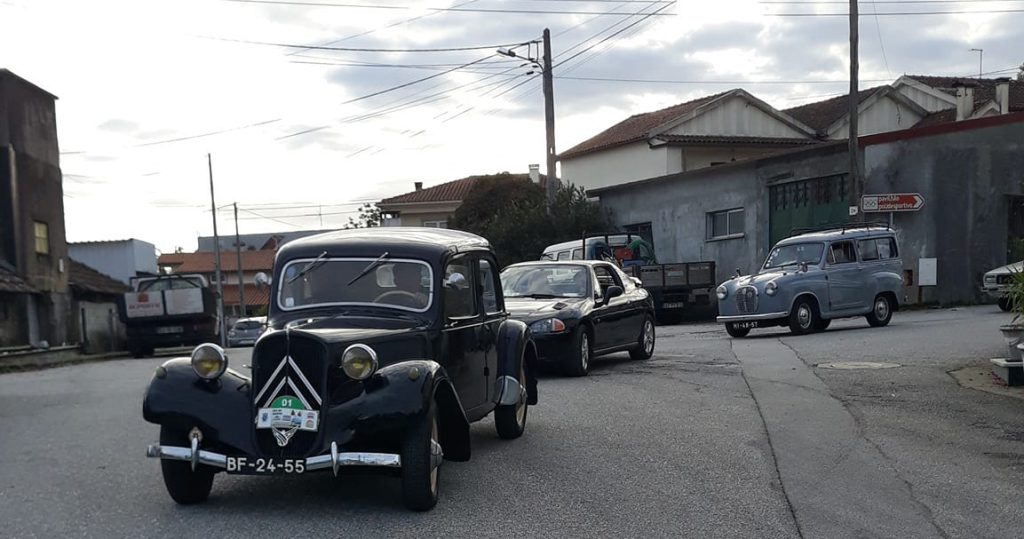  Escola Superior de Tecnologia de Viseu recebe encontro de carros antigos - Jornal do Centro
