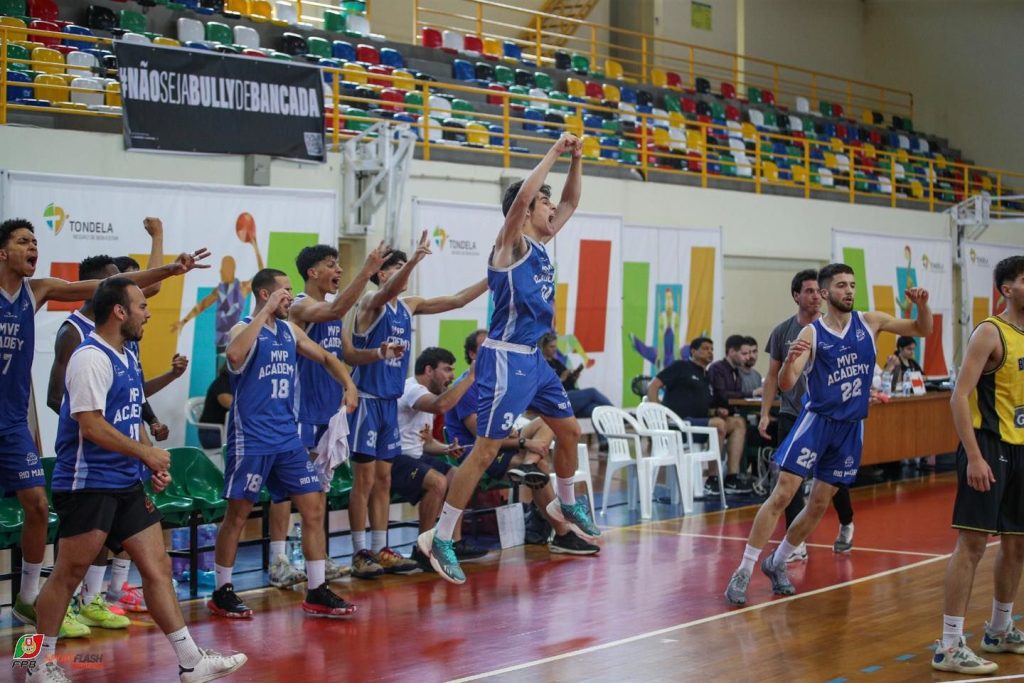  Tondela foi a capital do andebol e do basquetebol - Jornal do Centro