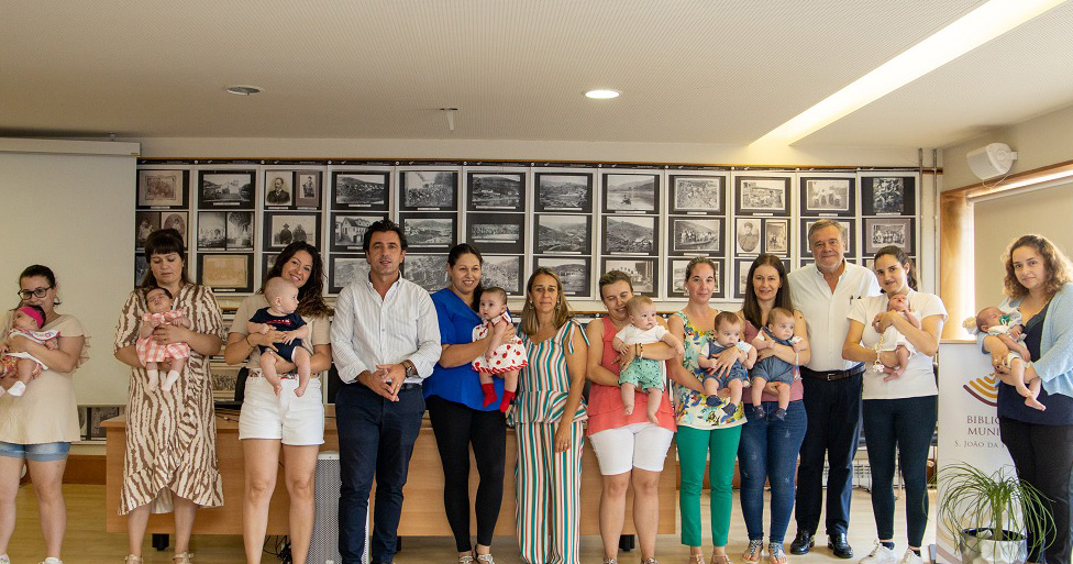  Famílias de S. João da Pesqueira recebem novos incentivos à natalidade - Jornal do Centro