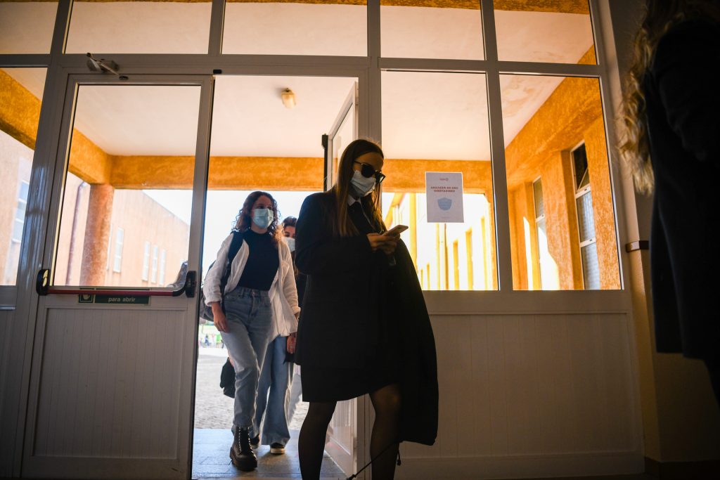  Criadas 500 vagas para estágios de jovens na administração pública - Jornal do Centro