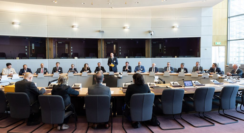  Autarcas do Douro discutem estradas e apoios com a Comissão Europeia - Jornal do Centro