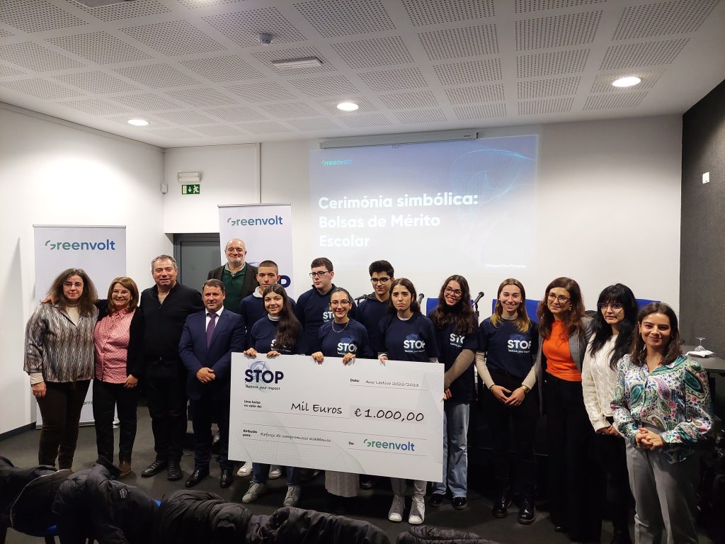  Jovens de Mortágua recebem bolsa de mérito escolar - Jornal do Centro