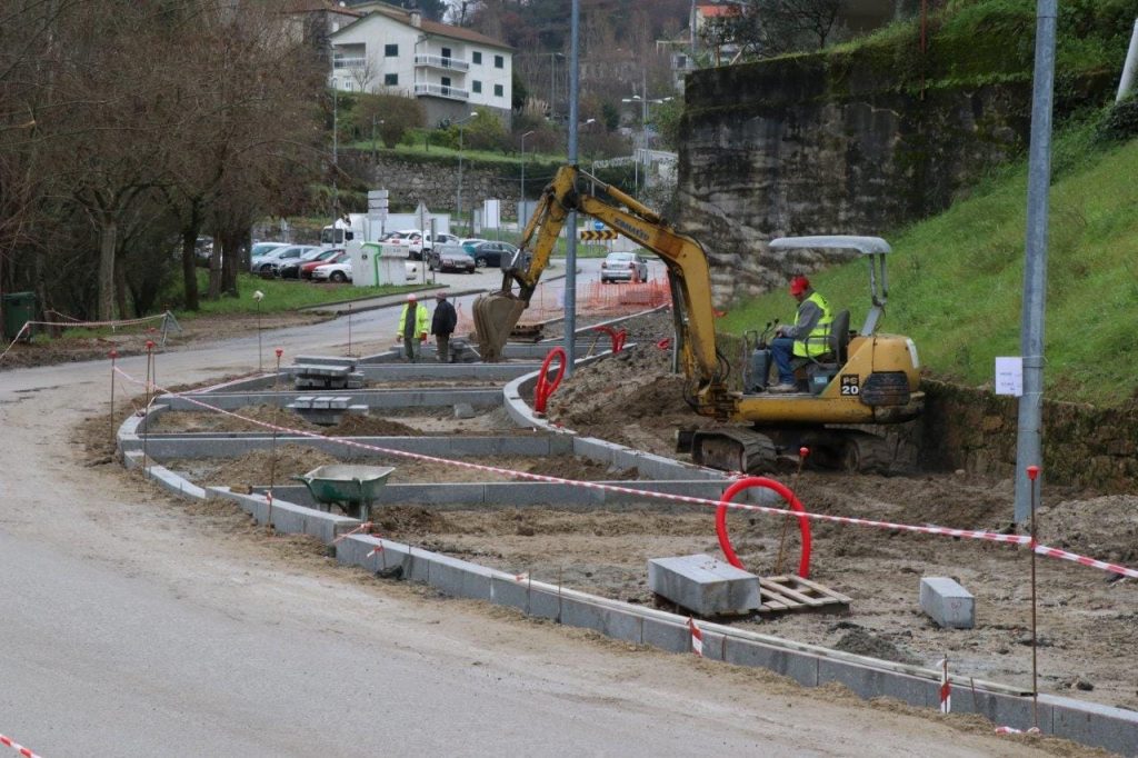  Castro Daire: Obra na Avenida 25 de Abril atrasada por causa do mau tempo - Jornal do Centro