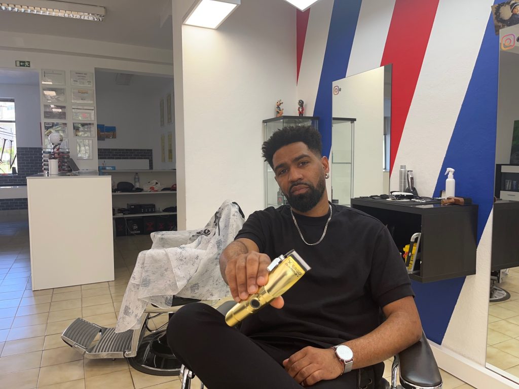  Deixa Cabo Verde para estudar em Viseu e por cá ficou… É dj e barbeiro e já foi futebolista - Jornal do Centro