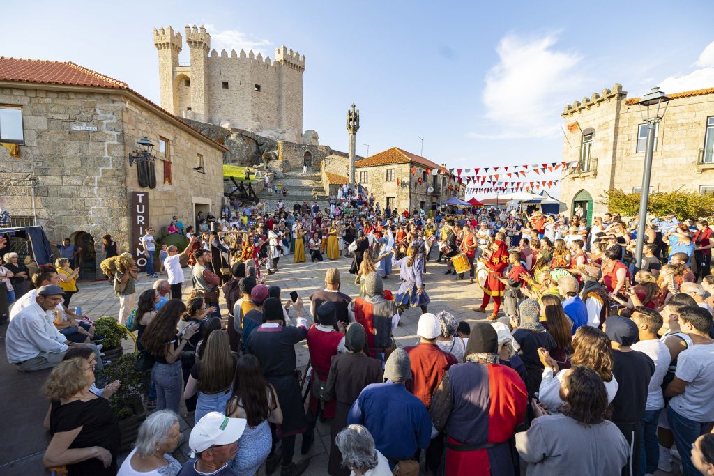  Mercadores, nobres e serviçais em Penedono para mais uma Feira Medieval - Jornal do Centro
