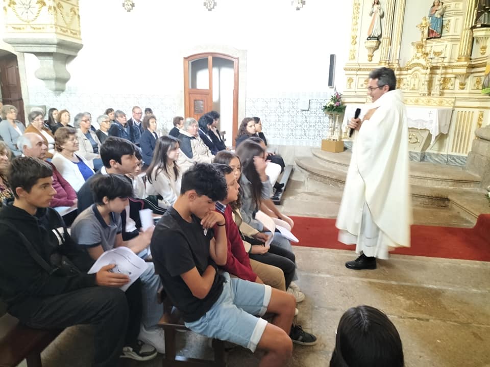  População de Lageosa do Dão contra saída do padre Raimundo - Jornal do Centro