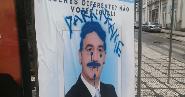  Autárquicas: cartaz do Iniciativa Liberal vandalizado em Viseu. Candidato responde com ironia - Jornal do Centro