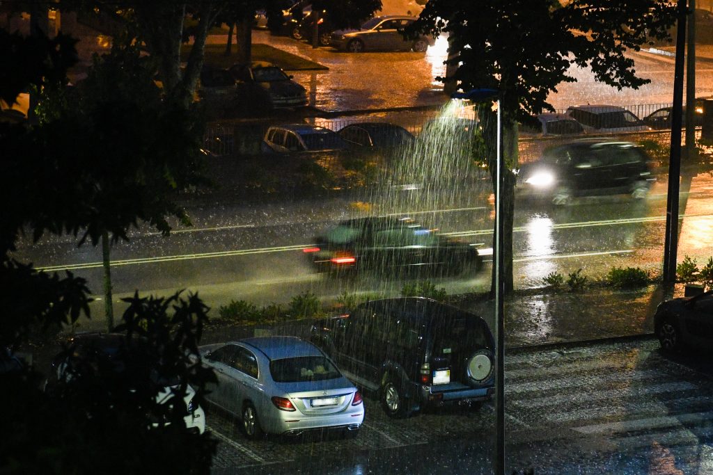  Chuva intensa e trovoada motivaram 40 ocorrências no distrito - Jornal do Centro