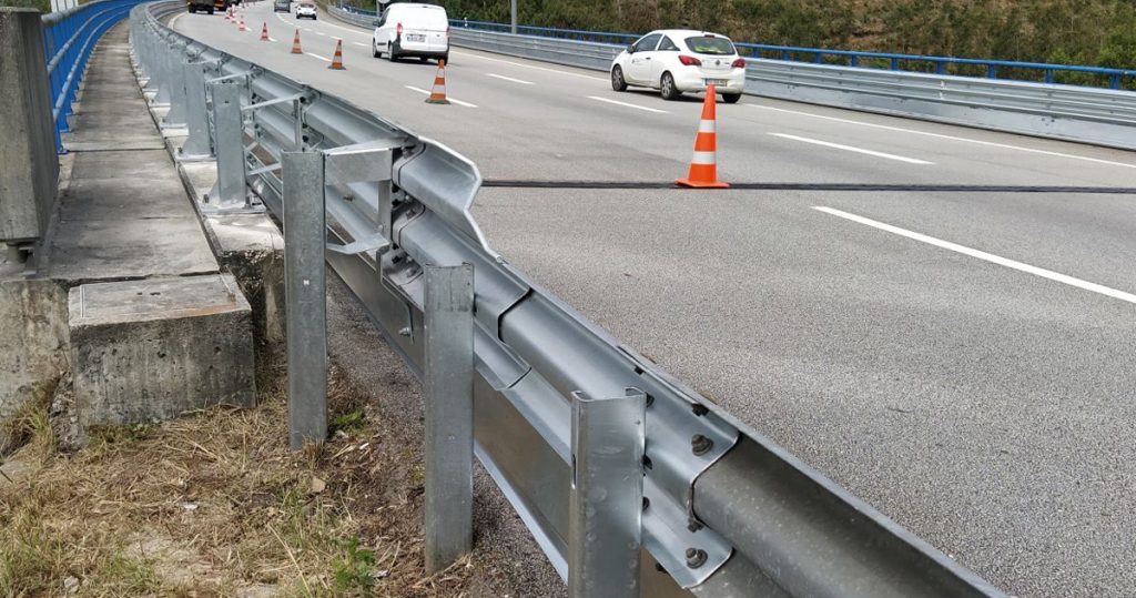  Novas barreiras de segurança na A25 - Jornal do Centro