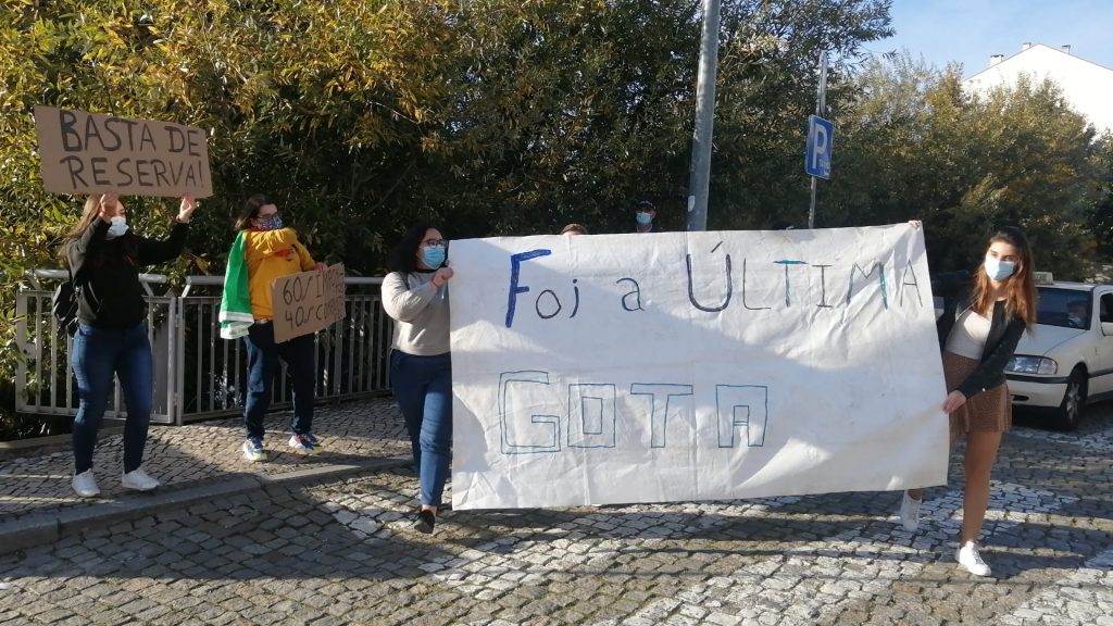  Buzinadelas e gritos de ordem num protesto contra o preço dos combustíveis em Viseu - Jornal do Centro