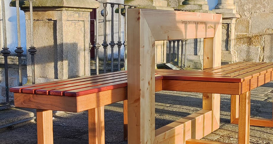  Há um banco na Sé de Viseu de homenagem ao antigo bispo D. Ilídio Leandro - Jornal do Centro