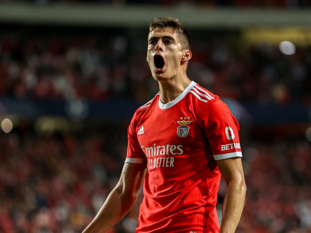  António Silva eleito melhor defesa dos meses de outubro e novembro - Jornal do Centro