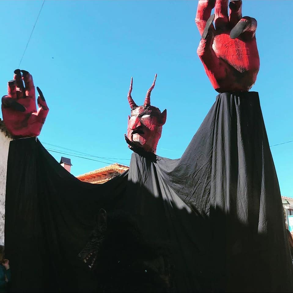  Carnaval celebrado com enterro do Entrudo em Penedono - Jornal do Centro