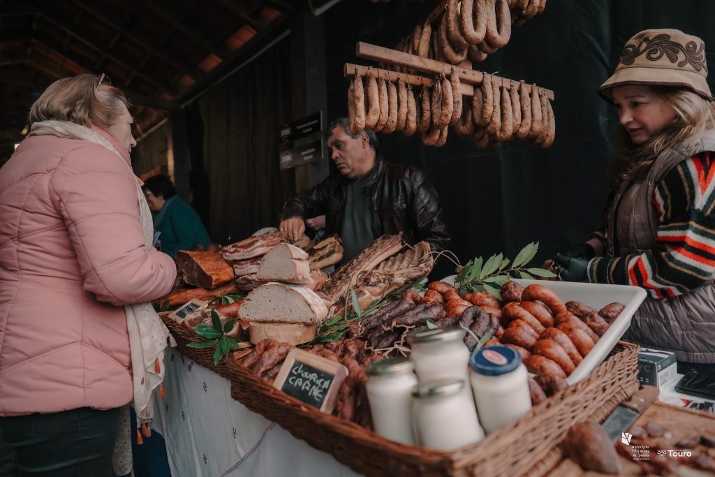  Na Feira do Fumeiro, prova-se a gastronomia de Vila Nova de Paiva - Jornal do Centro