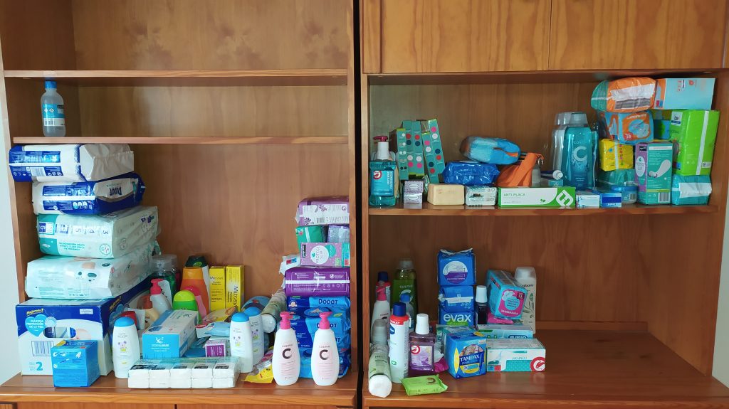  Movimento Já Marchavas ajuda refugiadas com entrega de bens - Jornal do Centro