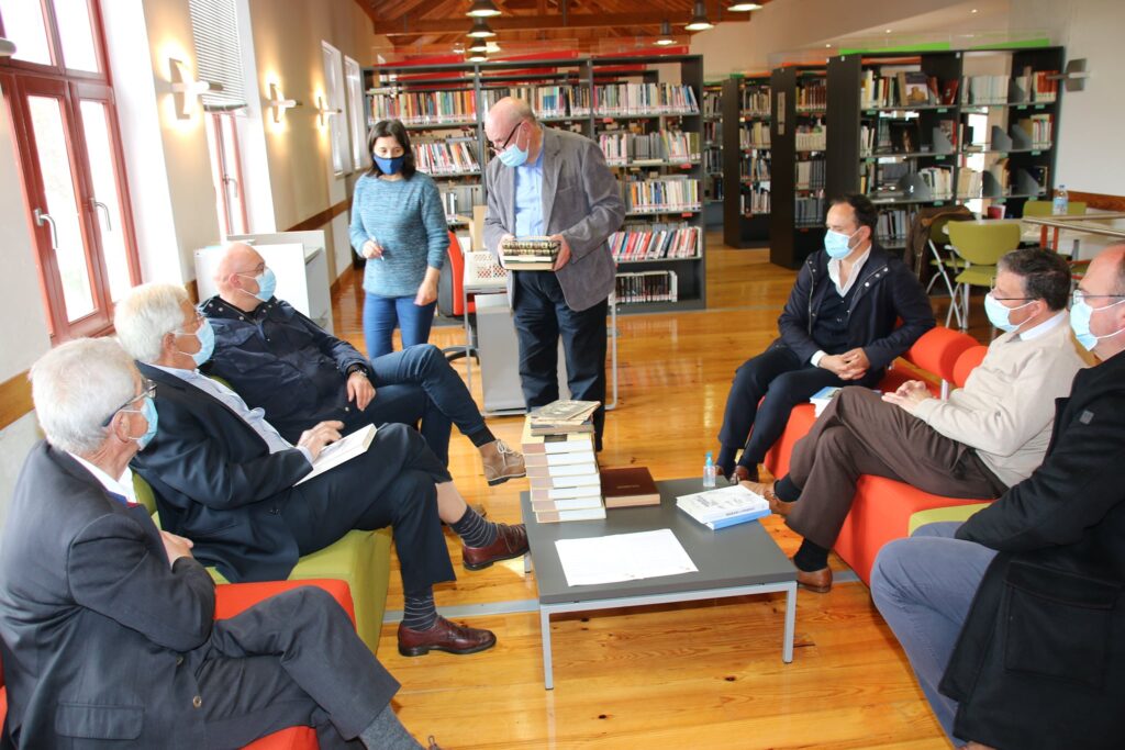  Biblioteca de Sernancelhe recebe primeiras edições de obras de Aquilino Ribeiro - Jornal do Centro