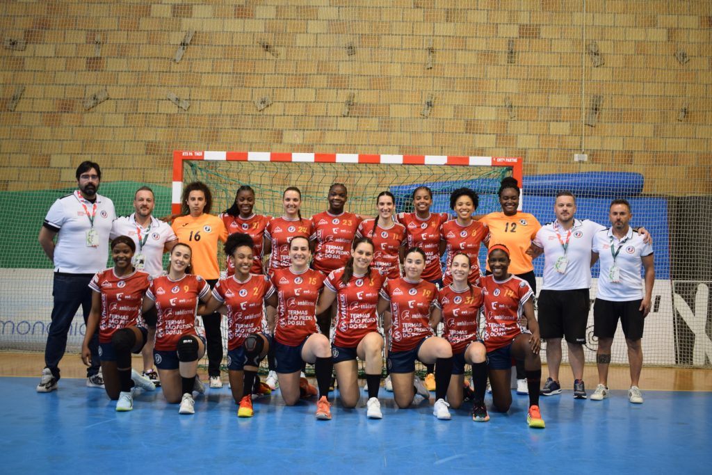  Academia de São Pedro do Sul vence e está em terceiro lugar da Primeira Divisão de andebol feminino - Jornal do Centro