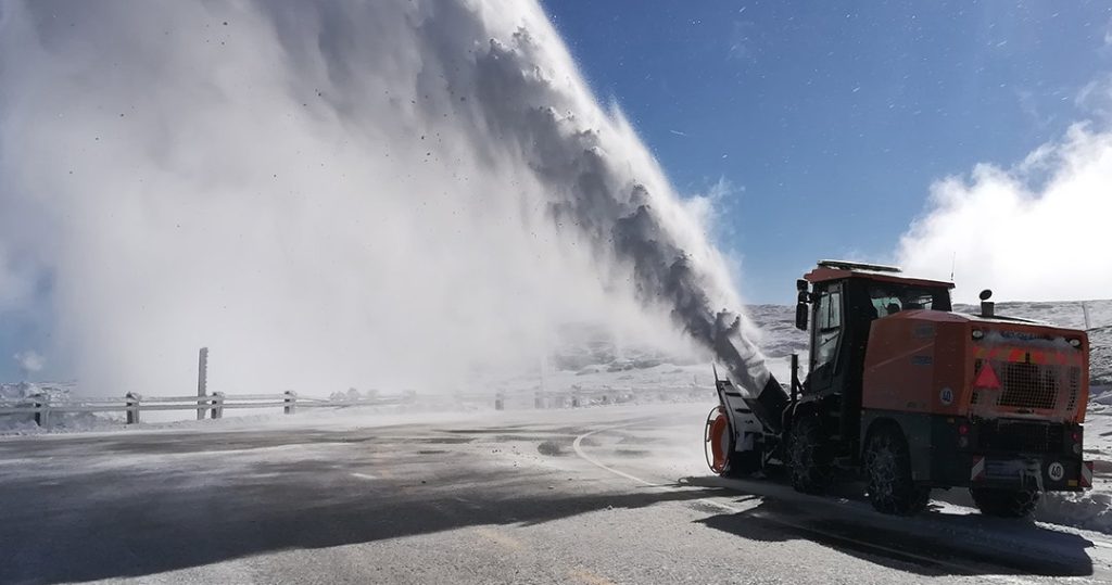  Infraestruturas de Portugal investe 510 mil euros em veículos para limpeza de neve na Serra da Estrela - Jornal do Centro