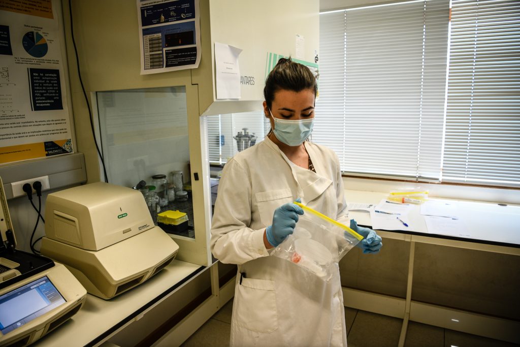  Covid-19: Católica recolheu mais de 5.000 amostras de saliva em Viseu - Jornal do Centro