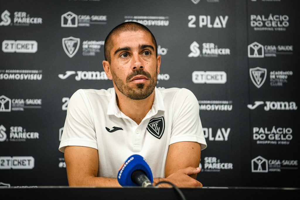  Académico de Viseu rescindiu com o treinador Pedro Ribeiro - Jornal do Centro