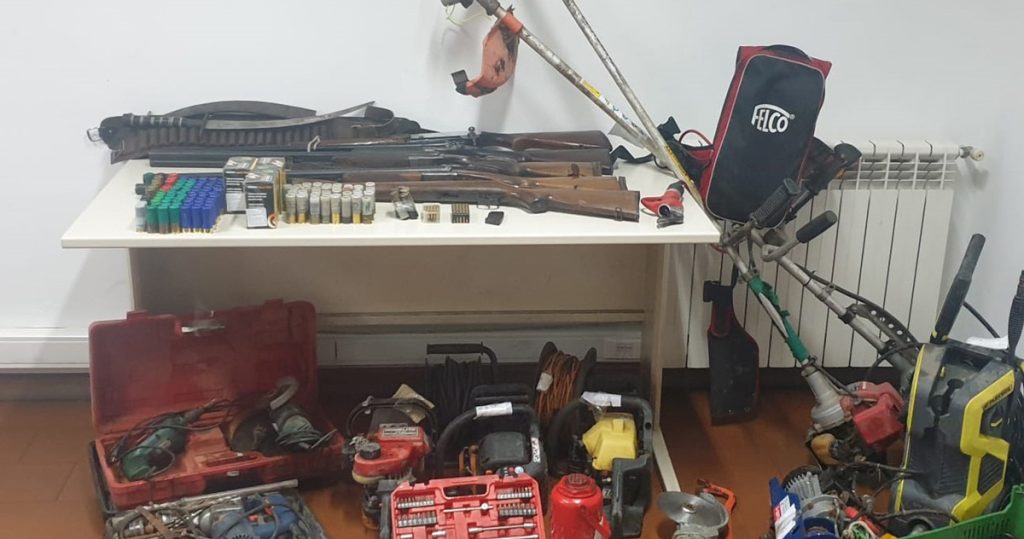  Suspeito de assaltar casa detido com armas proibidas - Jornal do Centro