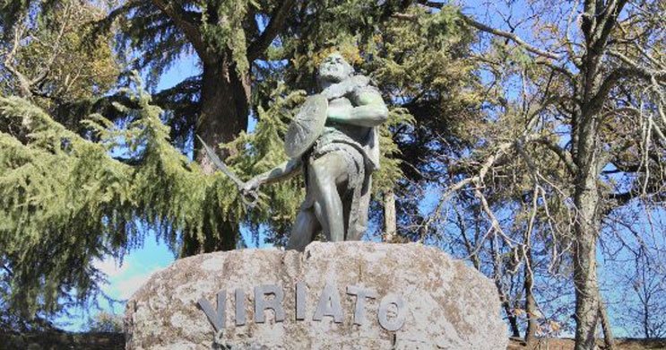  Câmara de Viseu ilumina Estátua de Viriato - Jornal do Centro