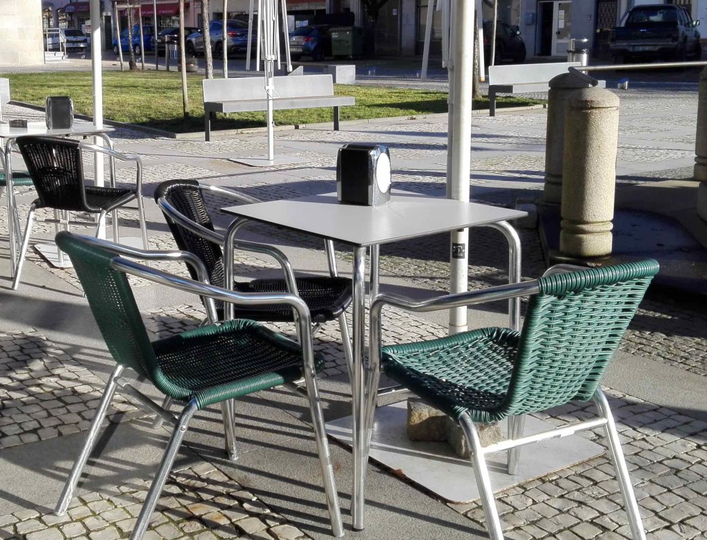  Jugueiros: Câmara manda retirar esplanada de restaurante, mas providência cautelar impede - Jornal do Centro