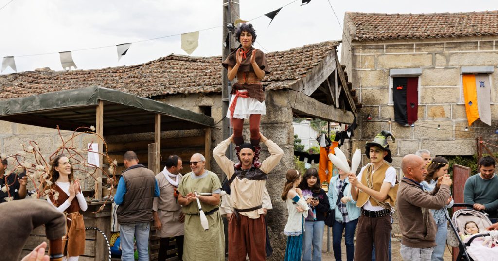  Artesãos e carrossel medieval no Mercado Quinhentista do Campo (Viseu)