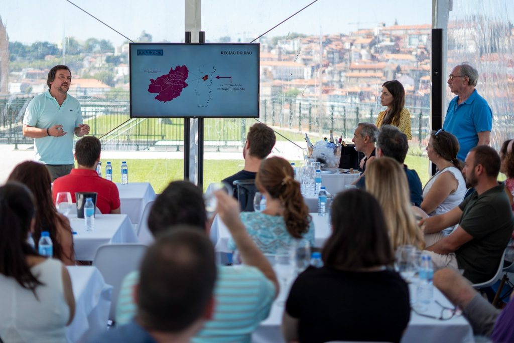  Cerca de 20 produtores apresentam vinhos do Dão no Porto - Jornal do Centro