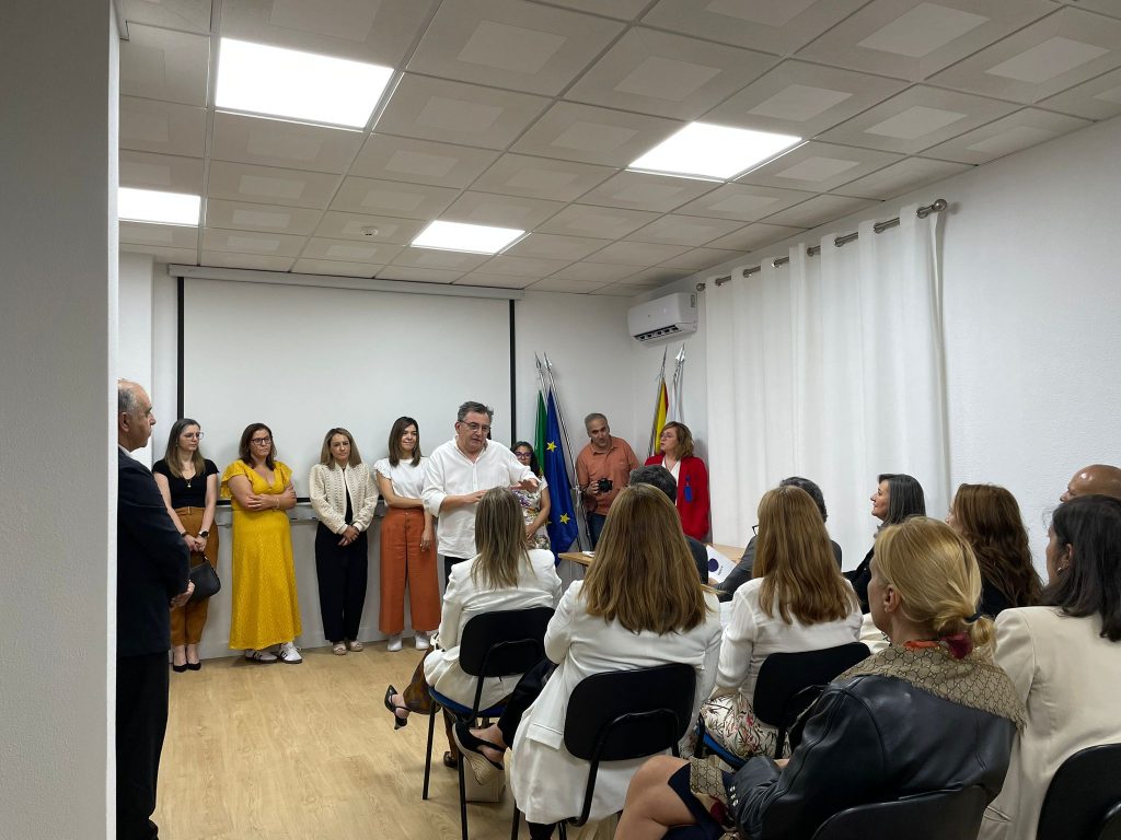  Associação de Paralisia Cerebral de Viseu recebe visita dos deputados do parlamento - Jornal do Centro