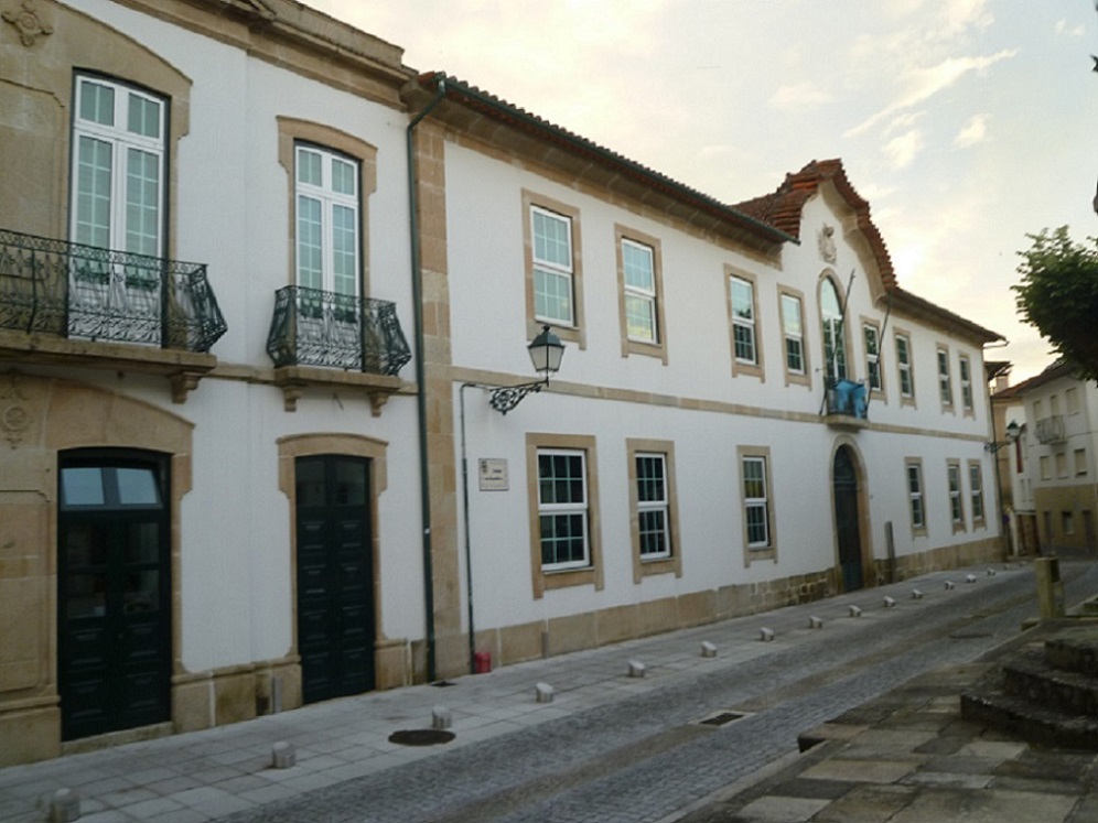  Cheques de natalidade entregues a 89 famílias de Tondela - Jornal do Centro