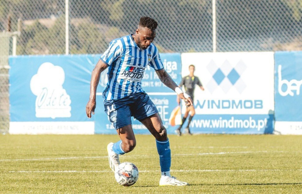  Divisão de Honra: Quarteto da liderança não desarma. CD Cinfães na perseguição - Jornal do Centro