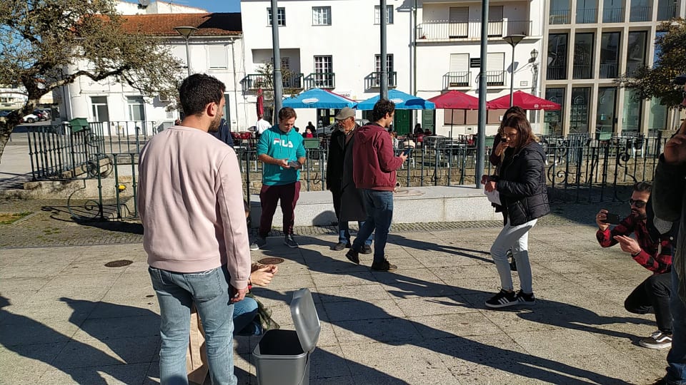  Faturas queimadas em protesto contra o preço da água - Jornal do Centro