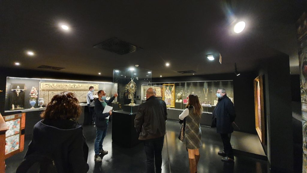  Arte sacra em exposição de ‘diálogos’ no Museu da Misericórdia - Jornal do Centro