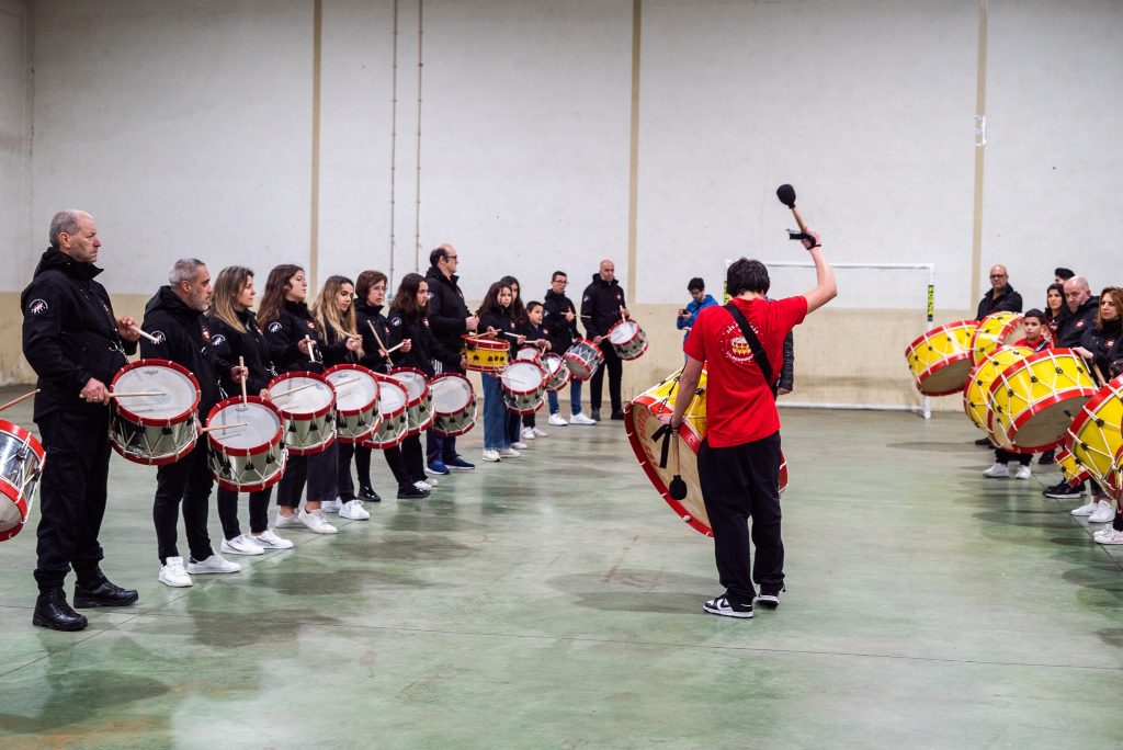 Zés Pereiras: o ribombar dos bombos e tarolas é batimento cardíaco de qualquer trambelo - Jornal do Centro