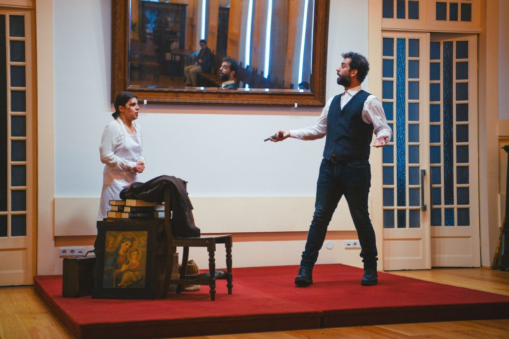 Palestra, leitura de cartas e curtas performativas marcam Dia do Teatro em Viseu