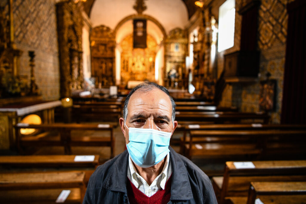  A nova luz que ilumina os altares da Igreja do Mosteiro das Chagas - Jornal do Centro