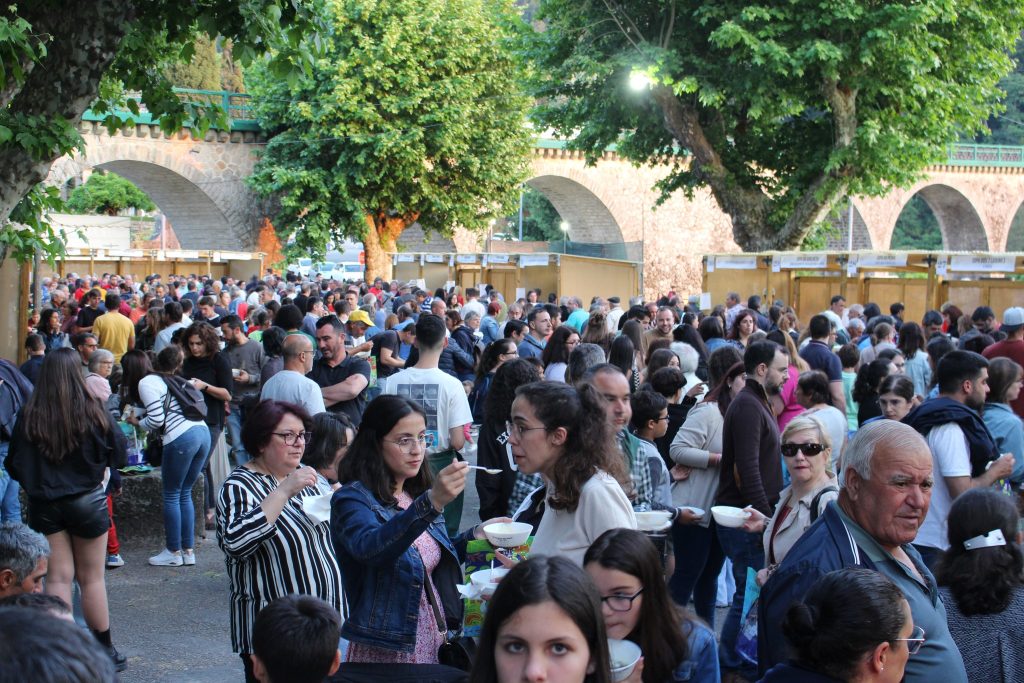  Há mais de quatro mil litros de sopas para provar esta sexta-feira em Vouzela - Jornal do Centro