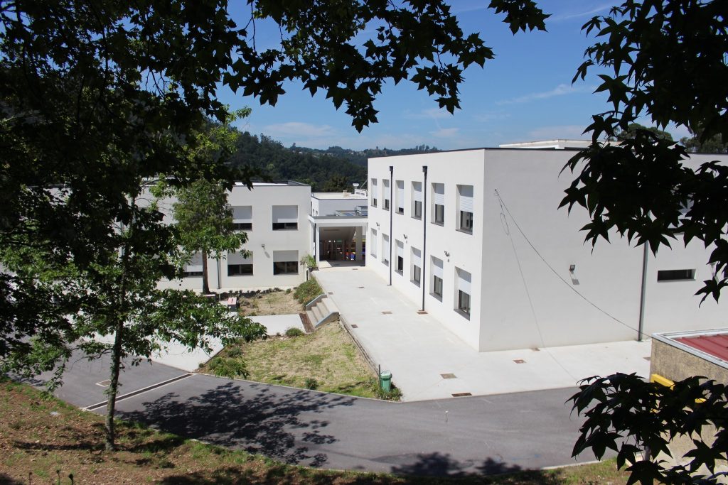  Exames: Quatro escolas do distrito de Viseu entre as 100 melhores do país - Jornal do Centro