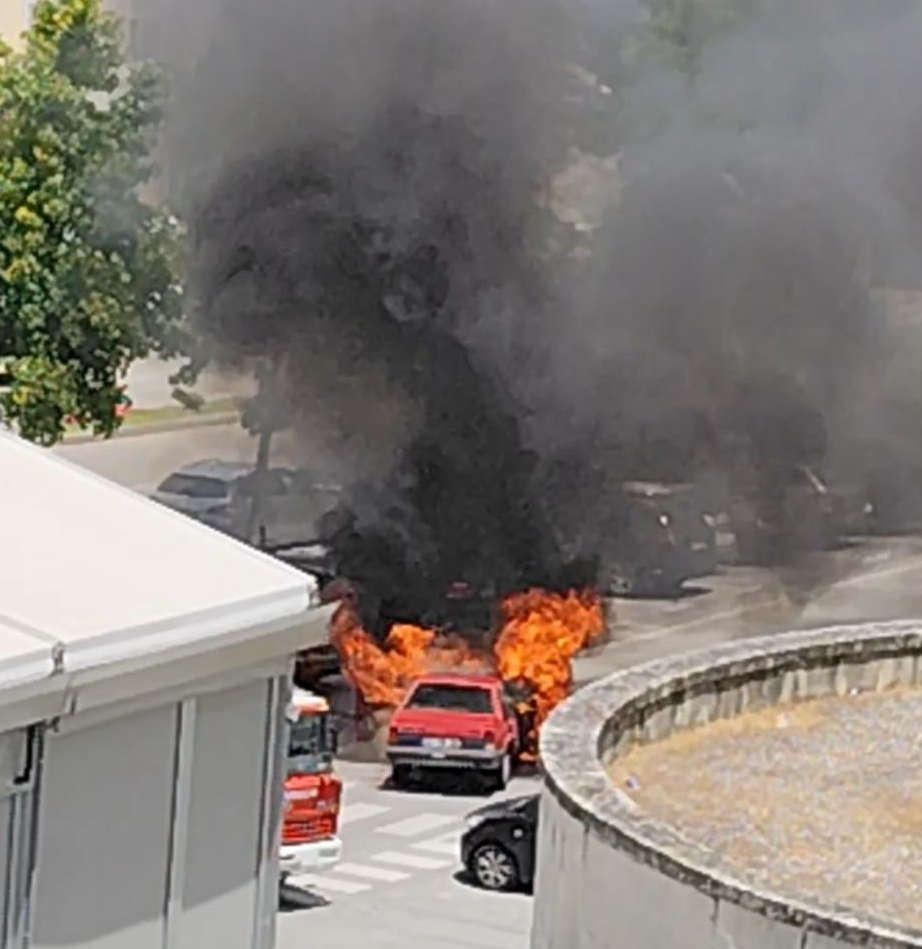  Viseu: Incêndio em viatura danifica mais dois carros estacionados no parque do Mercado dos Produtores - Jornal do Centro