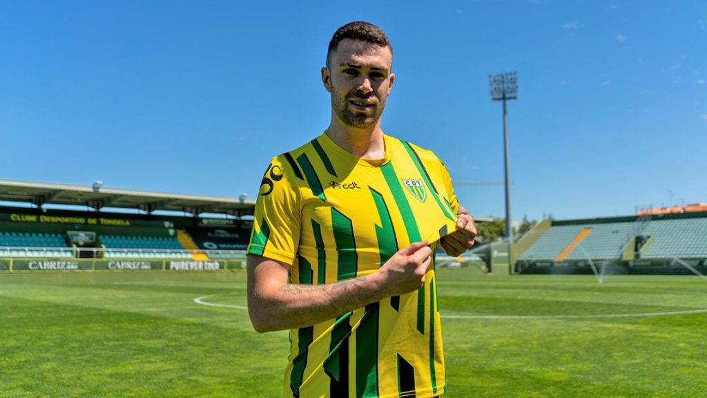  Central Manu Hernando assina pelo CD Tondela até 2023 - Jornal do Centro